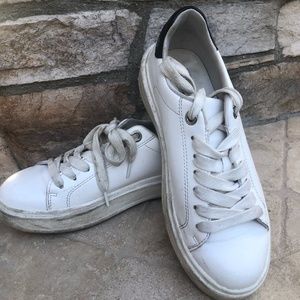 Steve Madden Catcher shoes size 8.5 White